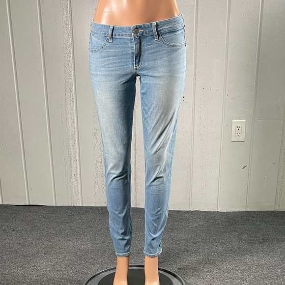 * Abercrombie &Fitch Women's Light Washed  Mid-Rise  Jeans Sz 10R - Picture 11 of 16